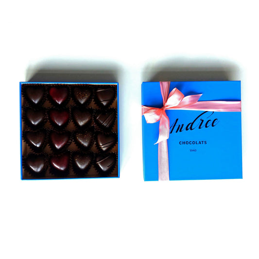 Box of 16 vegan chocolate hearts